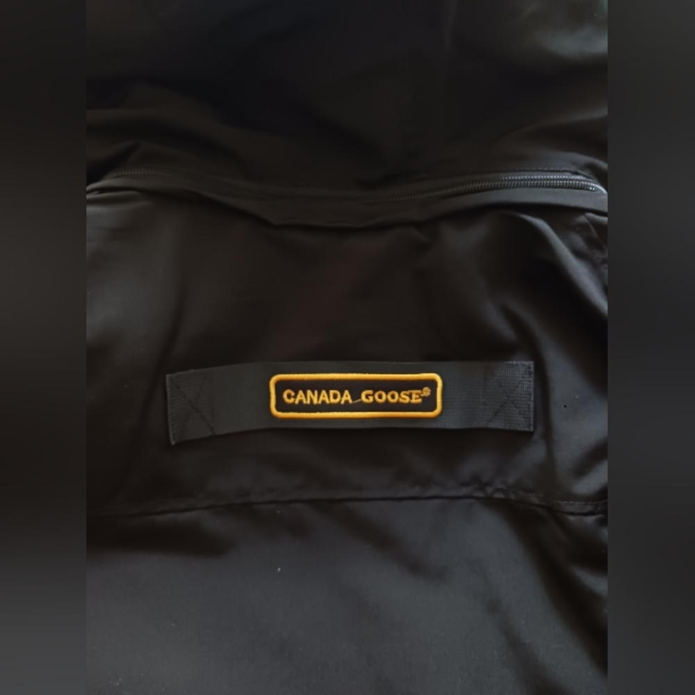 Canada Goose Black Parka   Coat, Size L - Picture 13 of 14